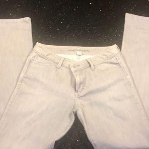 Light grey skinny jeans.